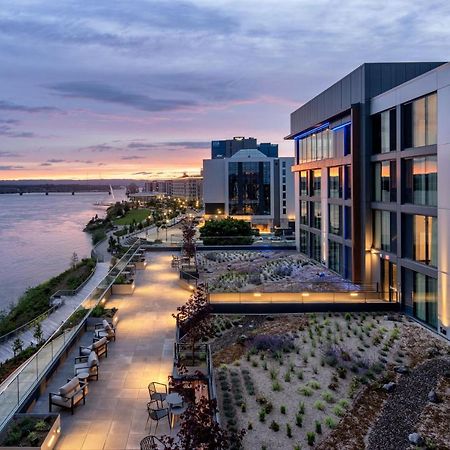 Ac Hotel By Marriott Vancouver Waterfront Экстерьер фото