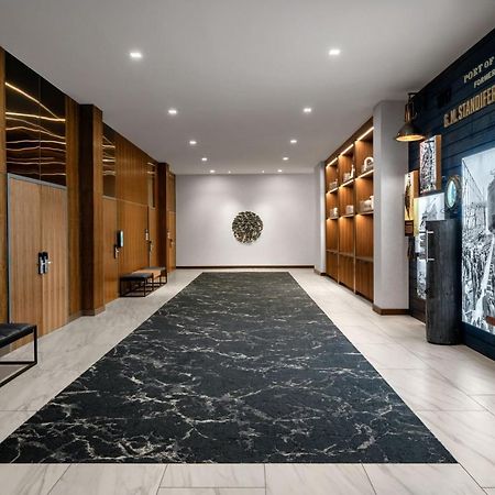 Ac Hotel By Marriott Vancouver Waterfront Экстерьер фото