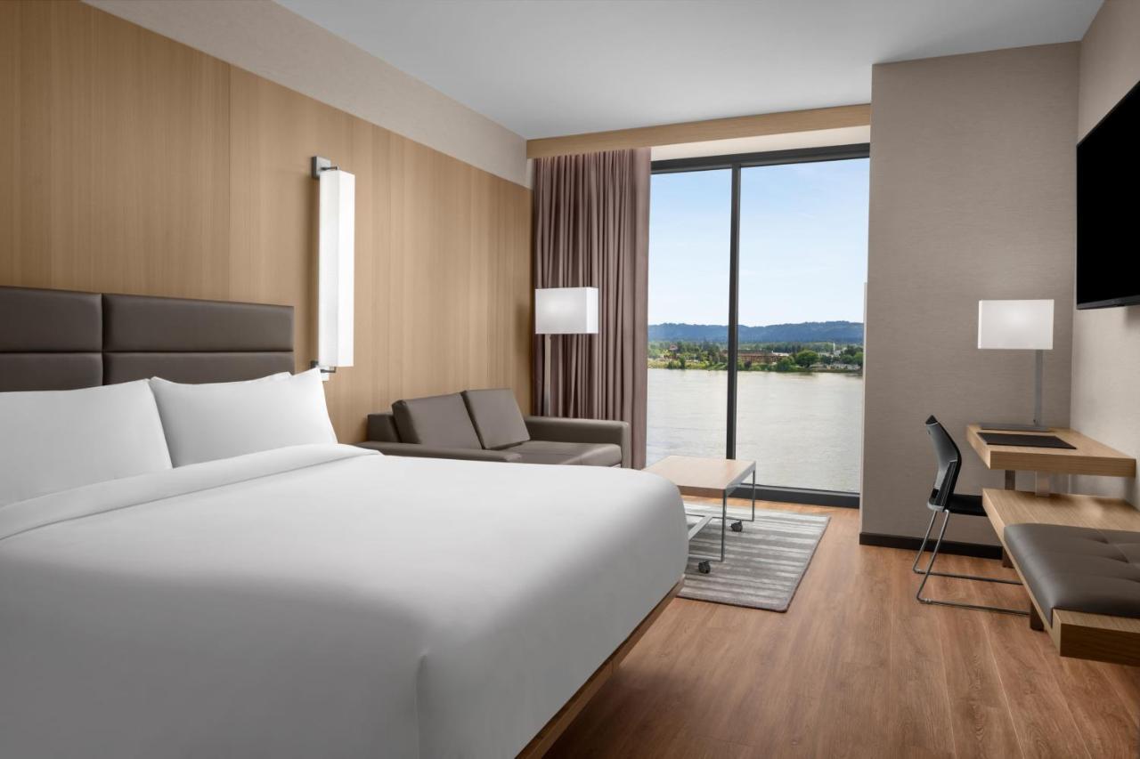 Ac Hotel By Marriott Vancouver Waterfront Экстерьер фото