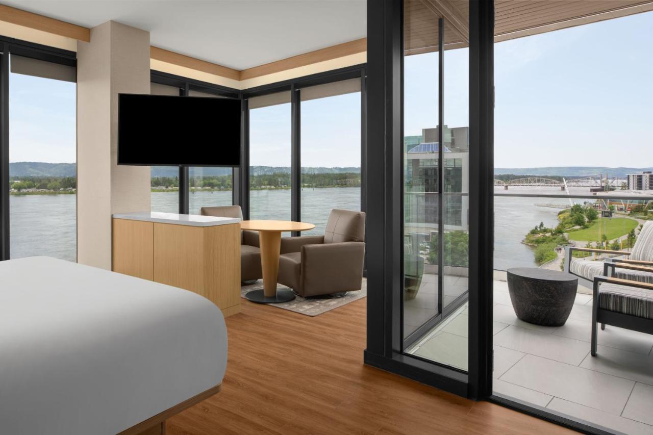 Ac Hotel By Marriott Vancouver Waterfront Экстерьер фото