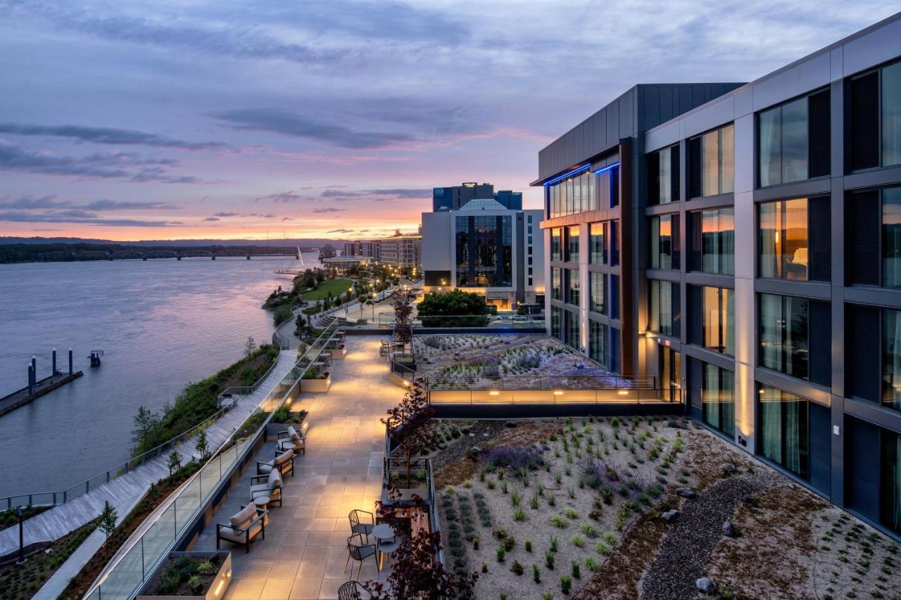 Ac Hotel By Marriott Vancouver Waterfront Экстерьер фото