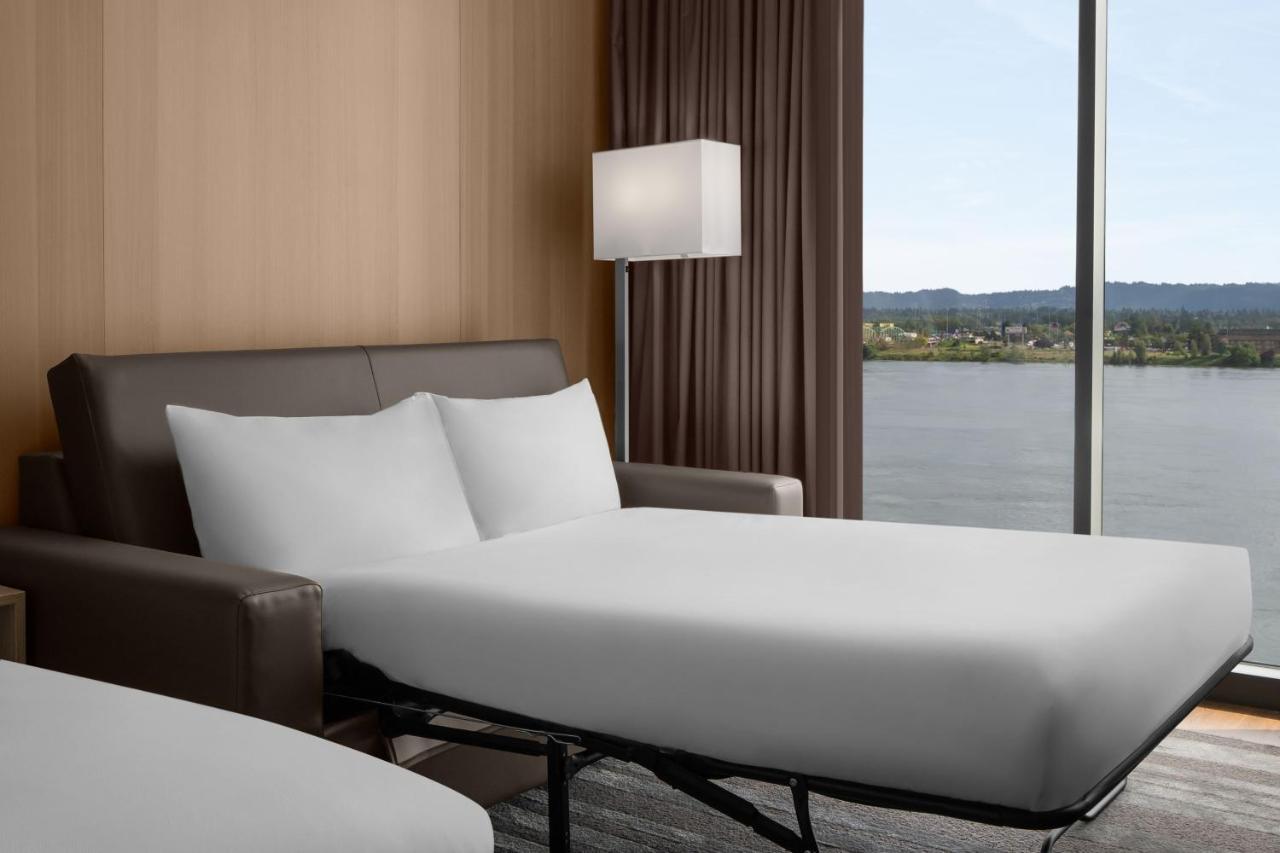 Ac Hotel By Marriott Vancouver Waterfront Экстерьер фото