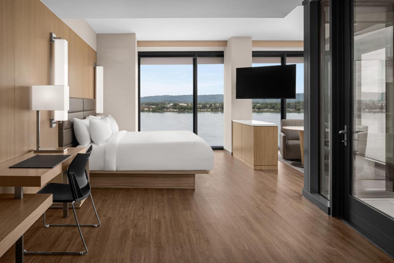 Ac Hotel By Marriott Vancouver Waterfront Экстерьер фото