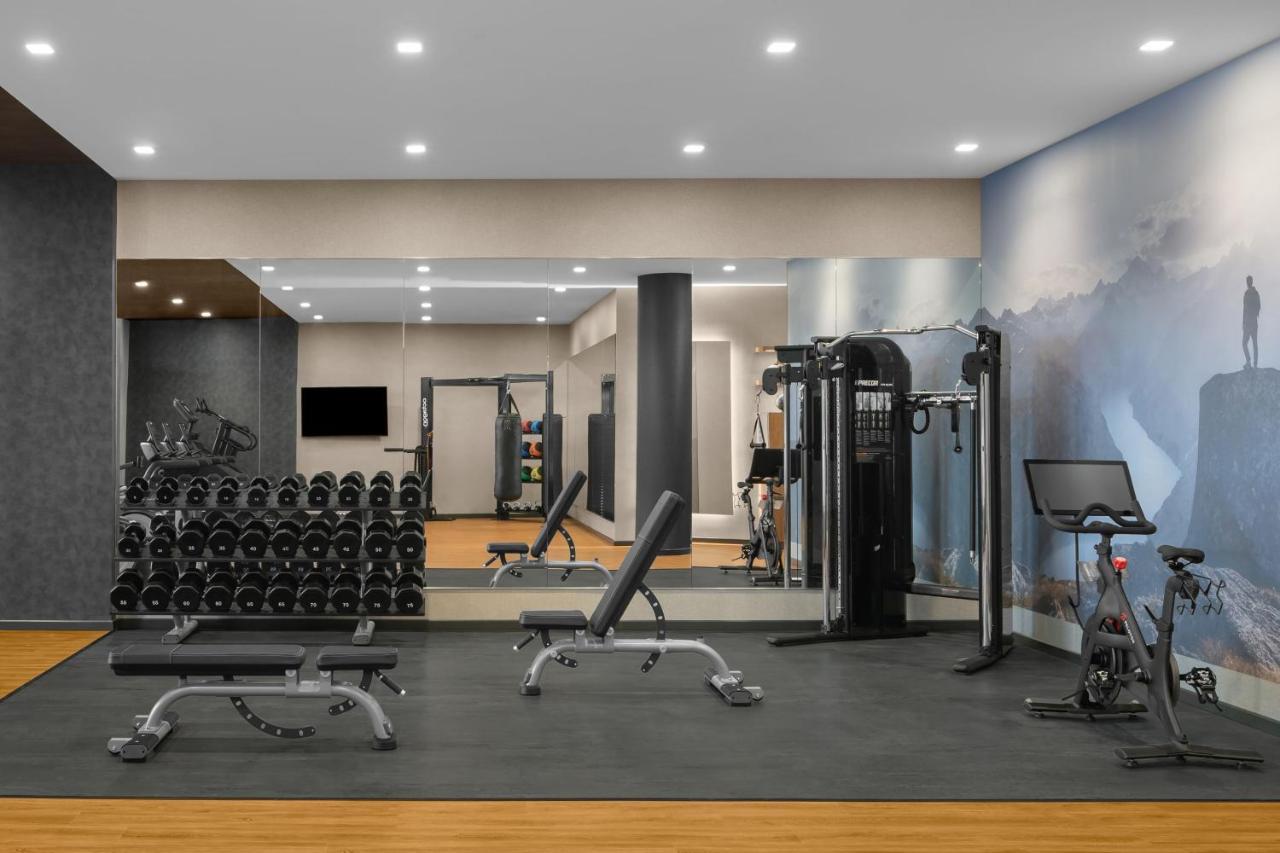 Ac Hotel By Marriott Vancouver Waterfront Экстерьер фото